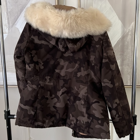Womens parka with removable fur hood - Picture 4 of 9